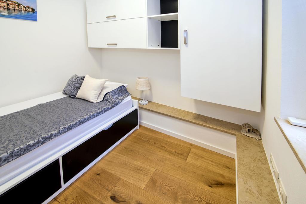 Apartment Danalu Rovigno Esterno foto